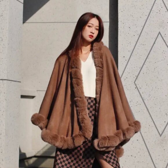 BOHO CHIC BY sukriti jain HERRINGBONE PLAID BROWN FAUX  FUR TRIM CAPE - Picture 1 of 10